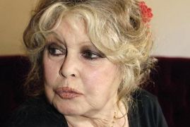 H Brigitte Batdot σιτεμένη αλλά με την κακή έννοια (από Vrastaman, 22/02/09)