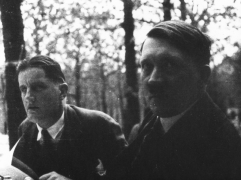 ο Χίτλερ με τον αγαπημένο του Πούτσι (από Vrastaman, 06/02/09)