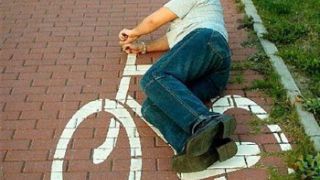Κάποιοι δεν γαμάνε ούτε καν το ποδήλατο του χωριού. (από Galadriel, 01/03/09)