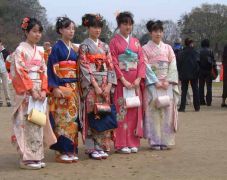 Οι Ρόμπες Ιαπωνίας (Kimono) πέφτουν 5-5 ! (από Vrastaman, 12/03/09)