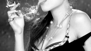 Sasha Grey: Η γκομενοφάση σηκώνει τσιγάρο! (από Hank, 11/07/09)