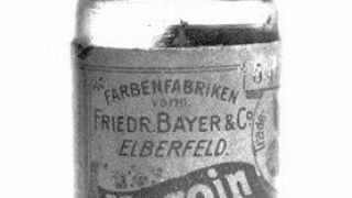 Η Ηρώ της Bayer. Από το 1890 μέχρι το 1910 η ηρωίνη πουλιόταν σαν μη εθιστικό υποκατάστατο της μορφίνης. Επίσης δινόταν στα παιδιά που υπέφεραν από έντονο βήχα. (από allivegp, 26/09/09)