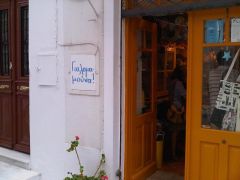 Το μικρό μαγαζάκι Γιαλομαμούνα στην Χώρα της Άνδρου... (από Vrastaman, 13/09/10)