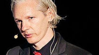 Julian Assange, το τρέντι ούμπερ-χακερόνι (από Khan, 05/12/10)