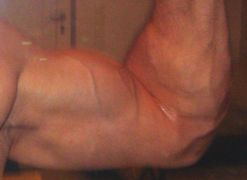 Χέρι από ντούκι με εντυπωσιακή (;) πάπια (από sstteffannoss, 20/06/11)