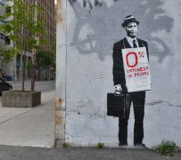 ένας bankster κατά Banksy (από Pirate Jenny, 28/03/12)