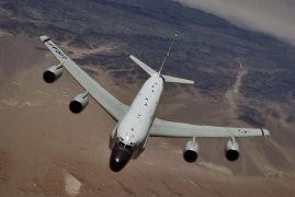 To RC-135 Rivet Joint aka γουρουνομύτης. (από Khan, 29/06/13)