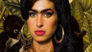 Και η συγχωρεμένη Amy Winehouse στο κίνημα! (από Khan, 21/10/13)