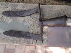 ΤΣΑΤΑΛΙ ή ΔIΚΡΑΝΙ χρησίμευε για σκάψιμο σε χώρο που δεν μπορούσε να μπεί το άροτρο για να οργωθεί (από dryhammer, 05/06/14)