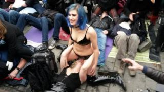 "Καθιστική" διαμαρτυρία στο Λονδίνο για την απαγόρευση του face-sitting στο αγγλικό πορνό. (από Khan, 12/12/14)