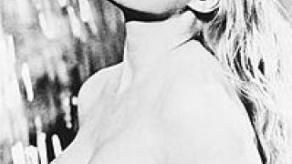 H Ανίτα Έκμπεργκ βουτά στη Φοντάνα ντι Τρέβι κι ο Φελίνι δημιουργεί μία από τις κλασικότερες σκηνές στην ιστορία του κινηματογράφου, 1960