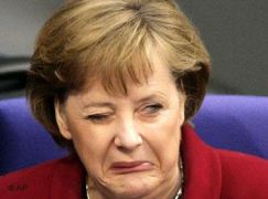 Angela Merkel- Sauer (=ξινή) το πλήρες όνομα